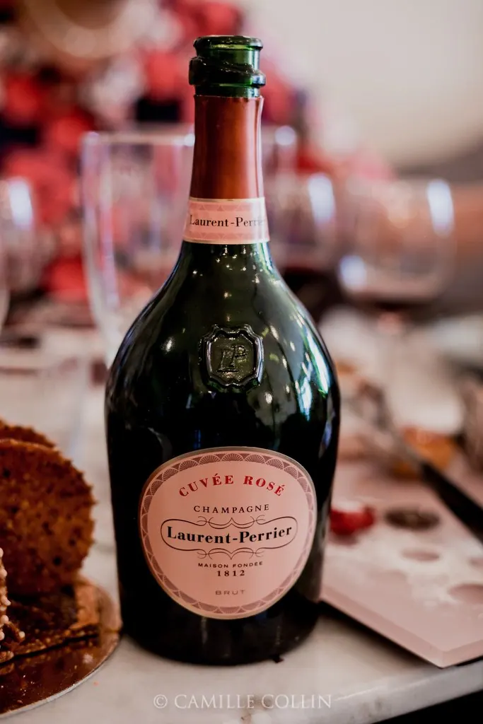 Champagne rosé au service